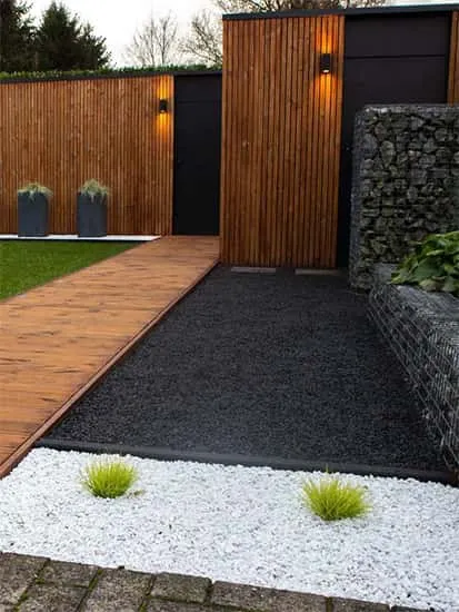 محوطه سازی با چوب