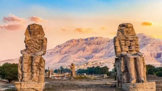 نظریه های ماهیت نور در جهان باستان