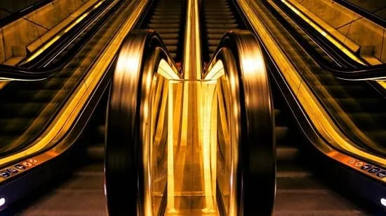 نرده پله برقی