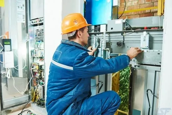 سرویس و نگهداری دوره ای طبق استانداردهای آسانسور