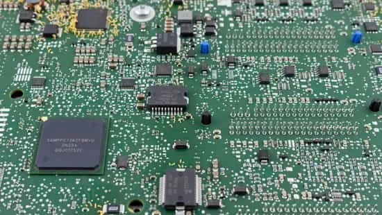 ماژول کنترل پیشرانه ECU خودرو