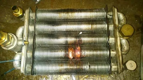 تجمع رسوب آهک در لوله های پکیج