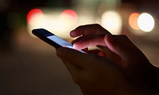 سنسور نور محیطی تلفن همراه
