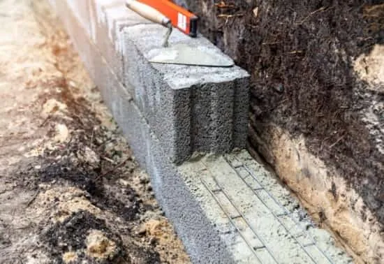 دیوار بلوک سیمانی