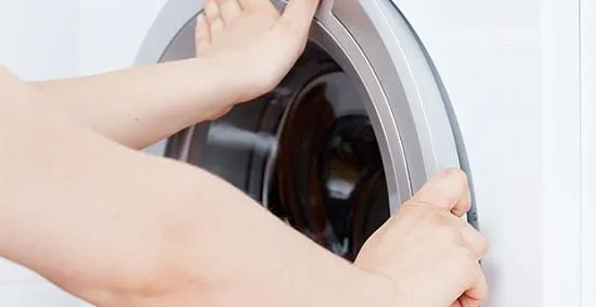 پارگی یا کثیف شدن لاستیک علت بسته نشدن درب لباسشویی