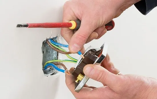 خرابی پریز برق لباسشویی