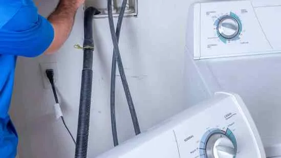 بررسی کردن شیلنگ ها و اتصالات آن ها