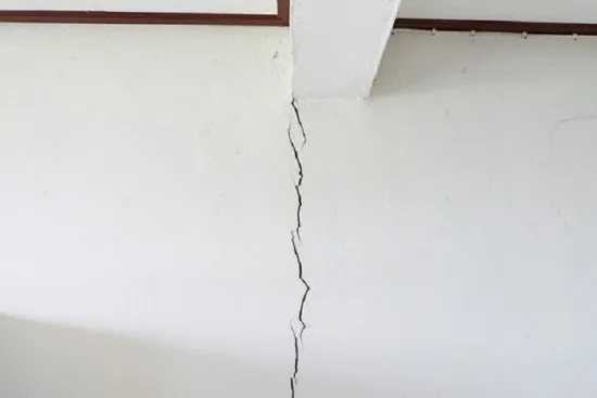 ترک خوردگی داخلی دیوار