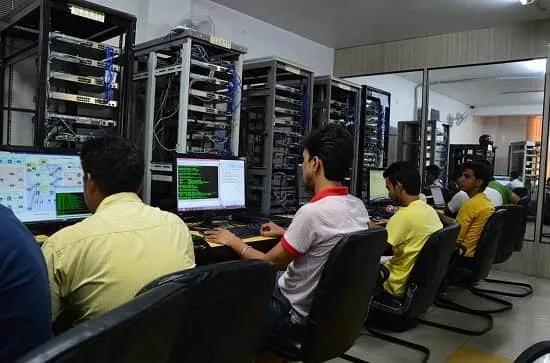 فرصت های شغلی و آموزشی برای مهندسان plc در کشورهای خارجی