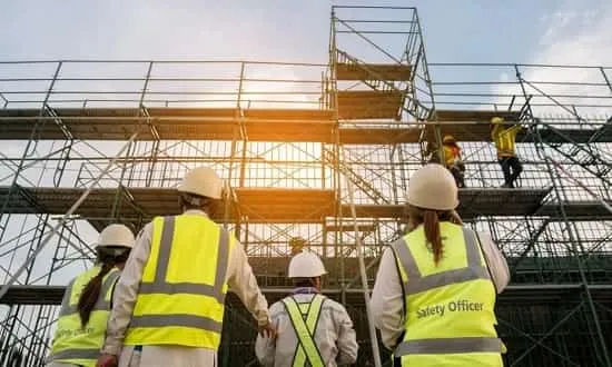 بررسی وضعیت ایمنی کارگاه ها