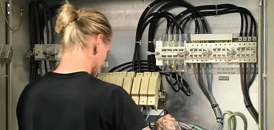 بررسی اتصال کابل ها