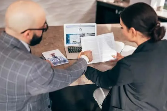 نقد و بررسی کتاب های رایتینگ آیلتس