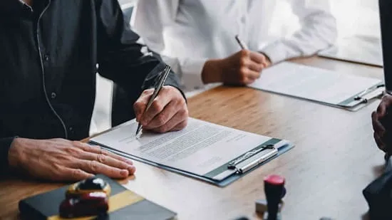 مفاهیم و محدودیت‌های حقوقی برای اشخاص حقیقی و حقوقی
