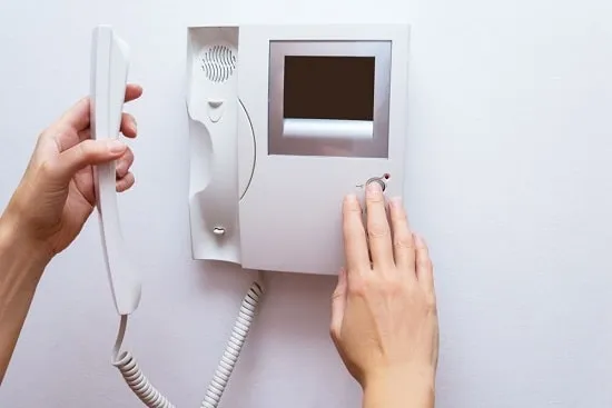 آیفون تصویری چگونه کار می‌کند؟