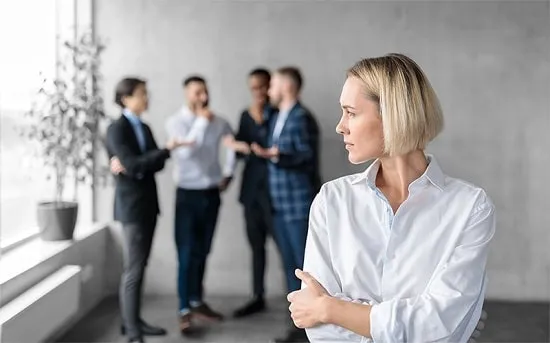 چالش‌ها و راهکارهای اجرای مشارکت کارکنان