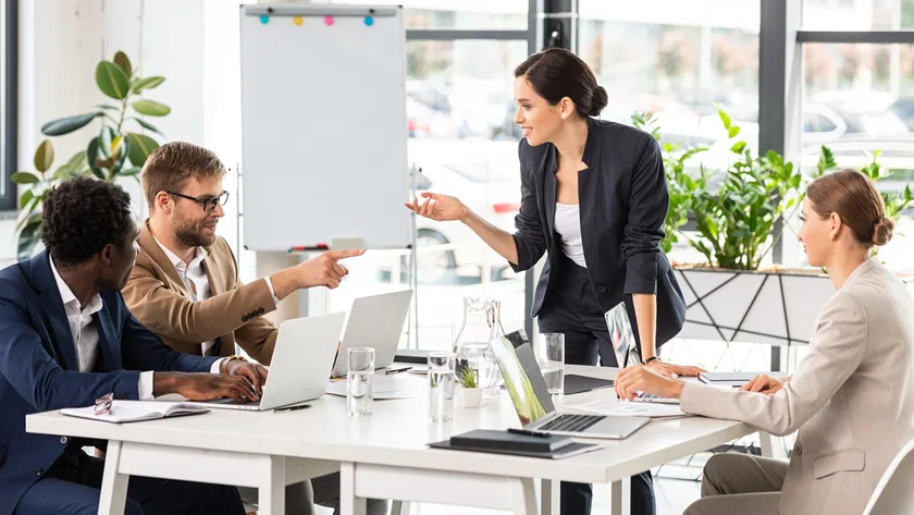 چگونه یک استراتژی ارتباطات سازمانی را بهبود بخشیم؟