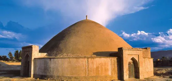 نقش گنبد در آب انبار