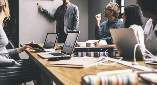 جمع آوری تیم تحلیل swot