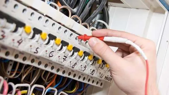 ازمایش عملکرد صحیح کلید محافظ جان